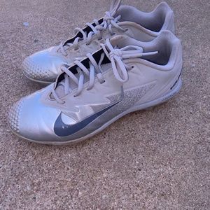 NIKEbsbl Cleats, Size 9 Mens